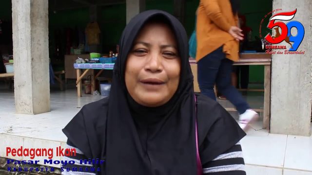 Ucapan HUT Kabupaten Sumbawa Oleh Pedagang Ikan Pasar Moyo
