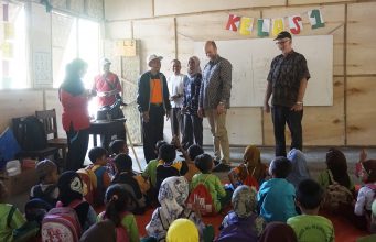 Wakil Dubes Australia Kunjungi SDN 2 Malaka Lombok Utara