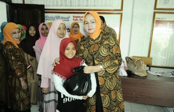 Ringankan Beban Kaum Dhuafa, LK2S Serahkan 150 Paket Bantuan Sembako