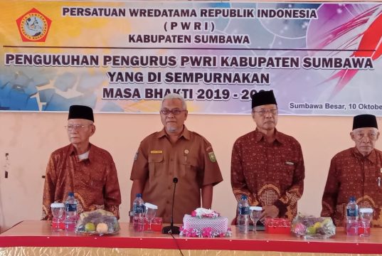 PENGUKUHAN PENGURUS WREDATAMA REPUBLIK INDONESIA ( PWRI ) KABUPATEN SUMBAWA YANG DI SEMPURNAKAN MASA BHAKTI 2019 – 2024