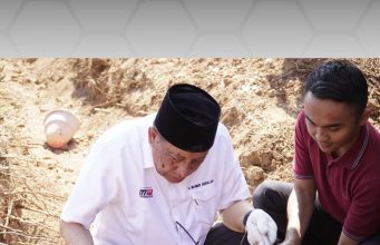 Bupati H. Mo Letakan Batu Pertama Pembangunan Masjid Ar Rahman Labuhan Bontong