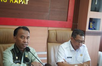JELANG PERGANTIAN KEPEMIMPINAN NASIONAL, PJS BUPATI SUMBAWA PIMPIN RAKOR BERSAMA OPD LINGKUP PEMERINTAH KABUPATEN SUMBAWA