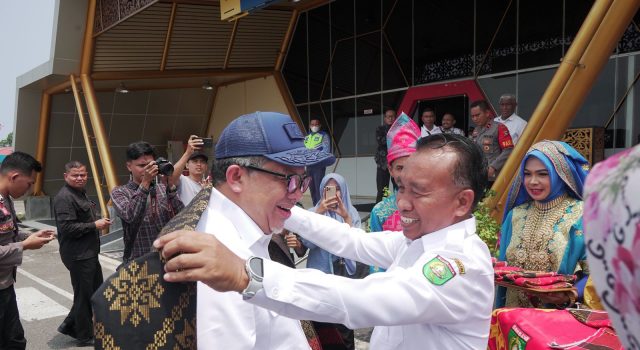 PJS BUPATI SAMBUT KEDATANGAN WAKIL MENTERI PKP RI