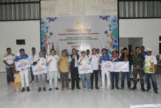 HARUMKAN NAMA KABUPATEN SUMBAWA DI NASIONAL, SEKDA BERI PENGHARGAAN KEPADA PARA ATLET PERAIH MEDALI PON XXI ACEH-SUMUT 2024