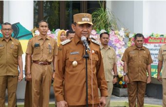 WAKIL BUPATI SUMBAWA PIMPIN APEL PAGI PERDANA