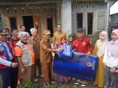 BERIKAN BANTUAN KEPADA KORBAN BANJIR, WAKIL BUPATI SUMBAWA TINJAU LANGSUNG LOKASI BANJIR