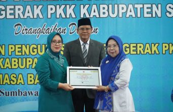 BUPATI KUKUHKAN PENGURUS BARU TP PKK MASA BAKTI 2025-2030