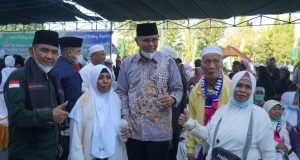 BUPATI TERIMA KEPEMULANGAN JAMAAH HAJI KABUPATEN SUMBAWA KLOTER 8