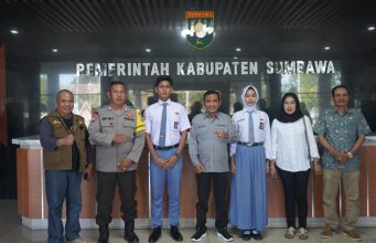 WABUP LEPAS SISWA-SISWI ASAL KABUPATEN SUMBAWA IKUTI PASKIBRAKA PROVINSI DAN NASIONAL