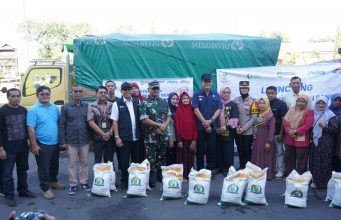 BUPATI SALURKAN BANTUAN PANGAN BERAS KEPADA 36.251 PENERIMA