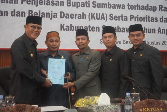 BUPATI JELASKAN PERUBAHAN RANCANGAN KUA-PPAS TAHUN ANGGARAN 2025 PADA RAPAT PARIPURNA DPRD KABUPATEN SUMBAWA