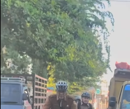 Dari Kata ke Aksi, Bupati Sumbawa Konsisten “Bike to Work