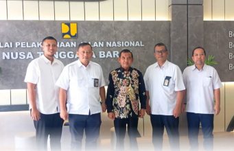 Pemkab Sumbawa Tak Menunggu, Wabup Langsung Perjuangkan Bantuan Presiden untuk Pembangunan Jalan