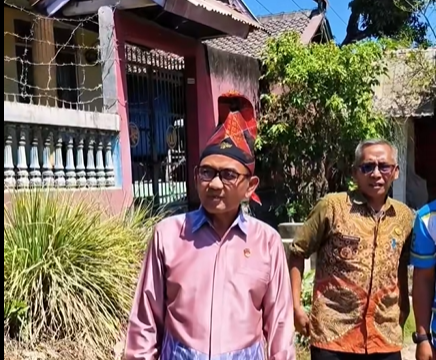 Respons Keluhan Warga, Wabup Sumbawa Turun Langsung Cek Jalan Perate-Samapuin