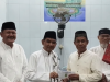 Subuh Bersama Warga, Wabup Sumbawa Salurkan Bantuan Sembako di Desa Labuhan Sumbawa